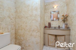 Casa à venda com 176m², 3 dormitórios, 1 suíte, 4 vagas, no bairro Jardim Isabel em Porto Alegre