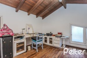 Casa à venda com 176m², 3 dormitórios, 1 suíte, 4 vagas, no bairro Jardim Isabel em Porto Alegre