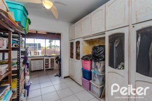 Casa à venda com 176m², 3 dormitórios, 1 suíte, 4 vagas, no bairro Jardim Isabel em Porto Alegre