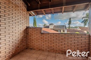 Casa à venda com 176m², 3 dormitórios, 1 suíte, 4 vagas, no bairro Jardim Isabel em Porto Alegre