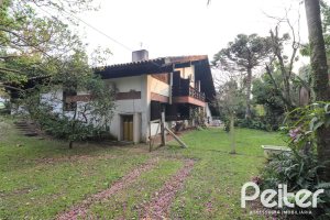 Casa à venda com 523m², 4 dormitórios, 2 suítes, 4 vagas, no bairro Tristeza em Porto Alegre