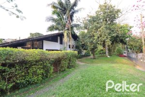 Casa à venda com 523m², 4 dormitórios, 2 suítes, 4 vagas, no bairro Tristeza em Porto Alegre