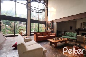 Casa à venda com 523m², 4 dormitórios, 2 suítes, 4 vagas, no bairro Tristeza em Porto Alegre