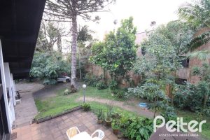 Casa à venda com 523m², 4 dormitórios, 2 suítes, 4 vagas, no bairro Tristeza em Porto Alegre