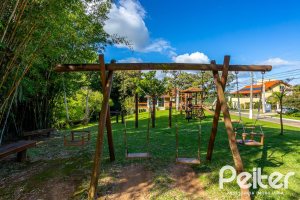 Casa em Condomínio à venda com 560m², 5 dormitórios, 2 suítes, 5 vagas, no bairro Campo Novo em Porto Alegre