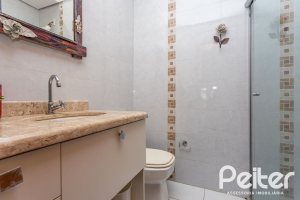 Casa em Condomínio à venda com 560m², 5 dormitórios, 2 suítes, 5 vagas, no bairro Campo Novo em Porto Alegre