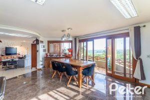 Casa em Condomínio à venda com 560m², 5 dormitórios, 2 suítes, 5 vagas, no bairro Campo Novo em Porto Alegre