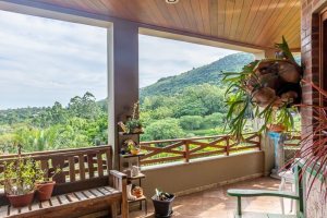 Casa em Condomínio à venda com 560m², 5 dormitórios, 2 suítes, 5 vagas, no bairro Campo Novo em Porto Alegre