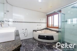 Casa em Condomínio à venda com 560m², 5 dormitórios, 2 suítes, 5 vagas, no bairro Campo Novo em Porto Alegre