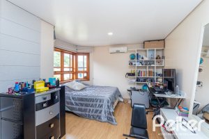 Casa em Condomínio à venda com 560m², 5 dormitórios, 2 suítes, 5 vagas, no bairro Campo Novo em Porto Alegre