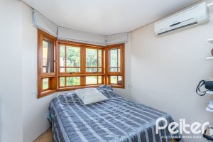 Casa em Condomínio à venda com 560m², 5 dormitórios, 2 suítes, 5 vagas, no bairro Campo Novo em Porto Alegre