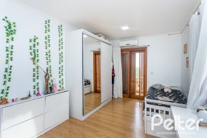 Casa em Condomínio à venda com 560m², 5 dormitórios, 2 suítes, 5 vagas, no bairro Campo Novo em Porto Alegre