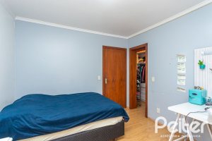 Casa em Condomínio à venda com 560m², 5 dormitórios, 2 suítes, 5 vagas, no bairro Campo Novo em Porto Alegre