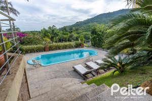 Casa em Condomínio à venda com 560m², 5 dormitórios, 2 suítes, 5 vagas, no bairro Campo Novo em Porto Alegre