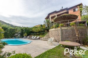 Casa em Condomínio à venda com 560m², 5 dormitórios, 2 suítes, 5 vagas, no bairro Campo Novo em Porto Alegre