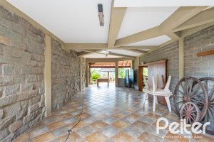 Casa em Condomínio à venda com 560m², 5 dormitórios, 2 suítes, 5 vagas, no bairro Campo Novo em Porto Alegre