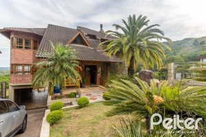 Casa em Condomínio à venda com 560m², 5 dormitórios, 2 suítes, 5 vagas, no bairro Campo Novo em Porto Alegre