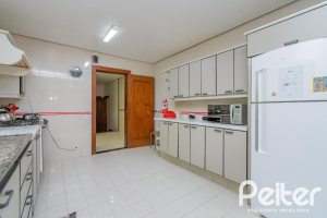 Casa em Condomínio à venda com 600m², 4 dormitórios, 2 suítes, 5 vagas, no bairro Cavalhada em PORTO ALEGRE
