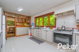 Casa em Condomínio à venda com 600m², 4 dormitórios, 2 suítes, 5 vagas, no bairro Cavalhada em PORTO ALEGRE