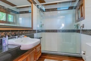 Casa em Condomínio à venda com 600m², 4 dormitórios, 2 suítes, 5 vagas, no bairro Cavalhada em PORTO ALEGRE