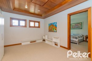 Casa em Condomínio à venda com 600m², 4 dormitórios, 2 suítes, 5 vagas, no bairro Cavalhada em PORTO ALEGRE