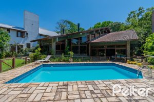 Casa em Condomínio à venda com 600m², 4 dormitórios, 2 suítes, 5 vagas, no bairro Cavalhada em PORTO ALEGRE