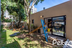 Apartamento à venda com 108m², 3 dormitórios, 1 suíte, 2 vagas, no bairro Tristeza em PORTO ALEGRE