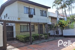 Casa à venda com 160m², 3 dormitórios, 1 suíte, 5 vagas, no bairro Nonoai em Porto Alegre