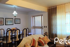 Casa à venda com 160m², 3 dormitórios, 1 suíte, 5 vagas, no bairro Nonoai em Porto Alegre