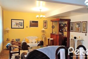 Casa à venda com 160m², 3 dormitórios, 1 suíte, 5 vagas, no bairro Nonoai em Porto Alegre