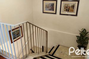 Casa à venda com 160m², 3 dormitórios, 1 suíte, 5 vagas, no bairro Nonoai em Porto Alegre