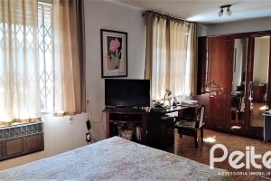 Casa à venda com 160m², 3 dormitórios, 1 suíte, 5 vagas, no bairro Nonoai em Porto Alegre