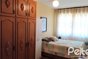 Casa à venda com 160m², 3 dormitórios, 1 suíte, 5 vagas, no bairro Nonoai em Porto Alegre