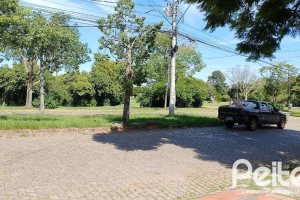 Casa à venda com 160m², 3 dormitórios, 1 suíte, 5 vagas, no bairro Nonoai em Porto Alegre