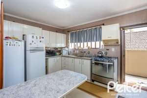 Casa à venda com 600m², 6 dormitórios, 3 suítes, 5 vagas, no bairro Tristeza em Porto Alegre