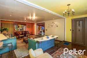 Casa à venda com 600m², 6 dormitórios, 3 suítes, 5 vagas, no bairro Tristeza em Porto Alegre