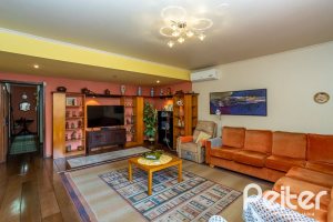 Casa à venda com 600m², 6 dormitórios, 3 suítes, 5 vagas, no bairro Tristeza em Porto Alegre