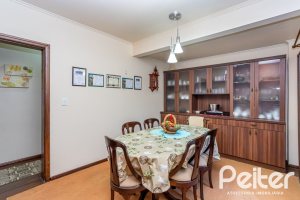 Casa à venda com 600m², 6 dormitórios, 3 suítes, 5 vagas, no bairro Tristeza em Porto Alegre