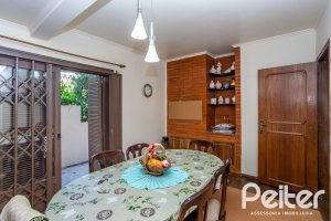 Casa à venda com 600m², 6 dormitórios, 3 suítes, 5 vagas, no bairro Tristeza em Porto Alegre