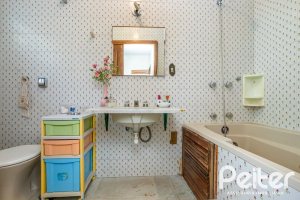 Casa à venda com 600m², 6 dormitórios, 3 suítes, 5 vagas, no bairro Tristeza em Porto Alegre