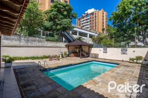 Casa à venda com 600m², 6 dormitórios, 3 suítes, 5 vagas, no bairro Tristeza em Porto Alegre