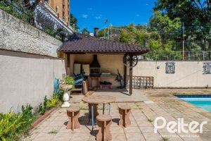 Casa à venda com 600m², 6 dormitórios, 3 suítes, 5 vagas, no bairro Tristeza em Porto Alegre