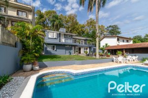 Casa à venda com 312m², 5 dormitórios, 5 suítes, 5 vagas, no bairro Vila Conceição em Porto Alegre