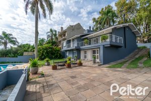 Casa à venda com 312m², 5 dormitórios, 5 suítes, 5 vagas, no bairro Vila Conceição em Porto Alegre