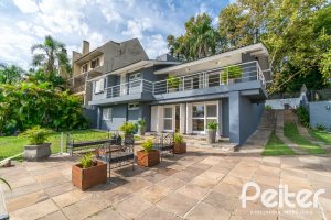 Casa à venda com 312m², 5 dormitórios, 5 suítes, 5 vagas, no bairro Vila Conceição em Porto Alegre