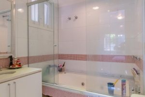 Casa à venda com 312m², 5 dormitórios, 5 suítes, 5 vagas, no bairro Vila Conceição em Porto Alegre