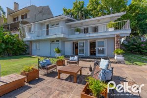 Casa à venda com 312m², 5 dormitórios, 5 suítes, 5 vagas, no bairro Vila Conceição em Porto Alegre