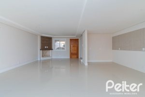Casa em Condomínio à venda com 293m², 3 dormitórios, 3 suítes, 3 vagas, no bairro Tristeza em Porto Alegre