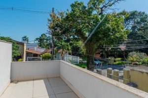 Casa em Condomínio à venda com 293m², 3 dormitórios, 3 suítes, 3 vagas, no bairro Tristeza em Porto Alegre