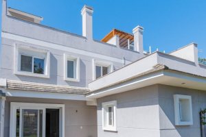 Casa em Condomínio à venda com 293m², 3 dormitórios, 3 suítes, 3 vagas, no bairro Tristeza em Porto Alegre